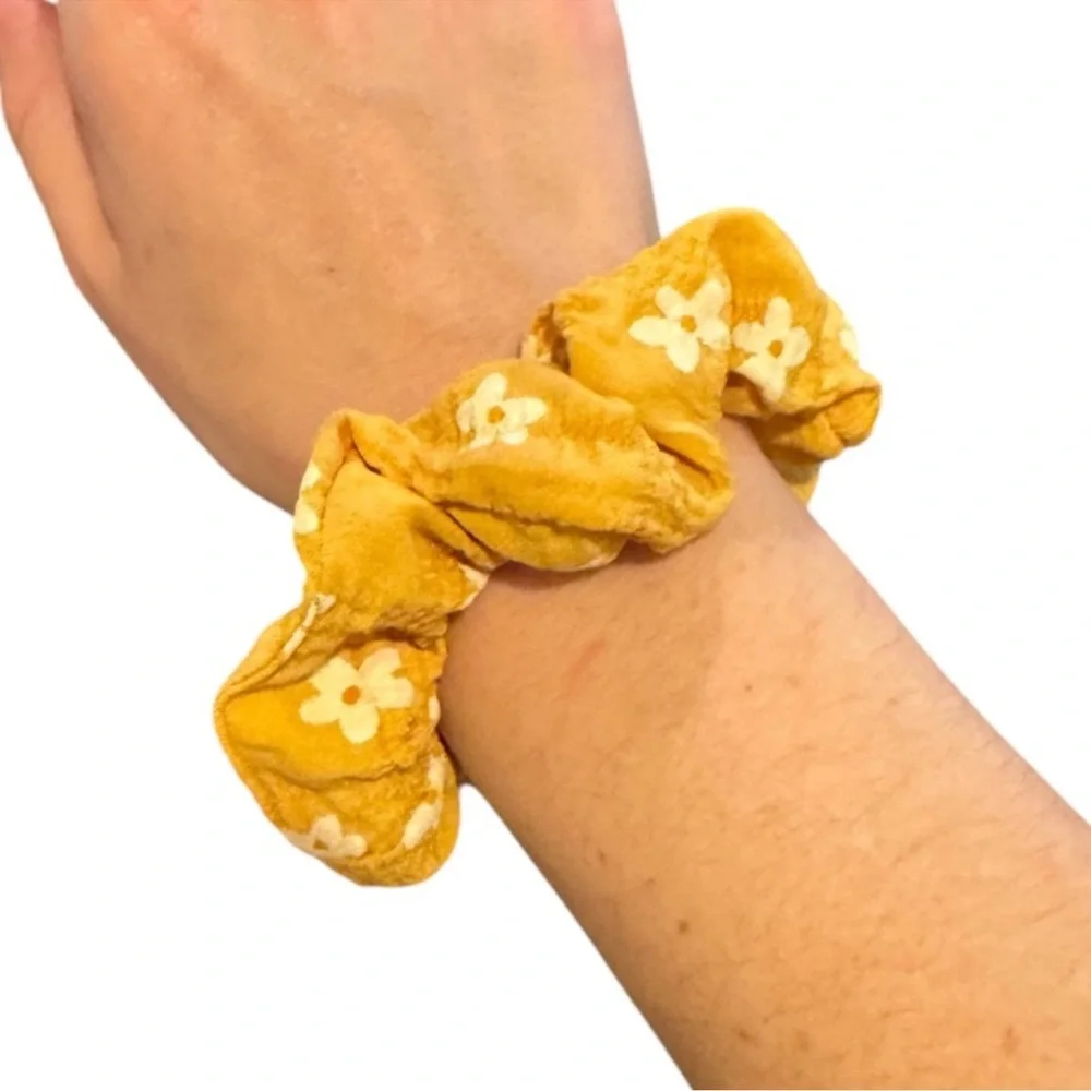 Floral Pattern Scrunchie Set - Yellow & Pink